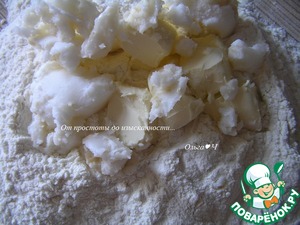 Мясной пирог с рисом, луком, яблоками