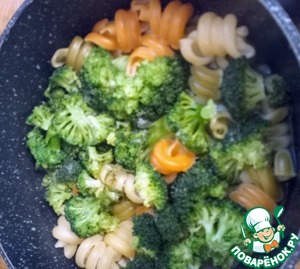 Паста с брокколи и мисо