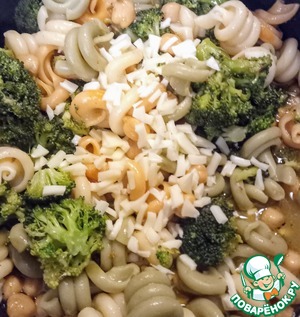 Паста с брокколи и мисо