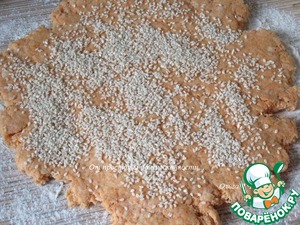 Сырное печенье с паприкой и кунжутом