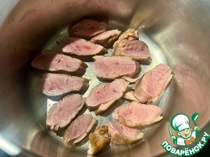 Утиная грудка в капусте